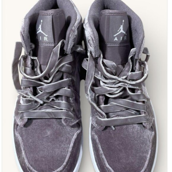 Jordan 1 Mid Purple Velvet Women's‎ 7.5 DQ8397 Retro Sneakers Clean